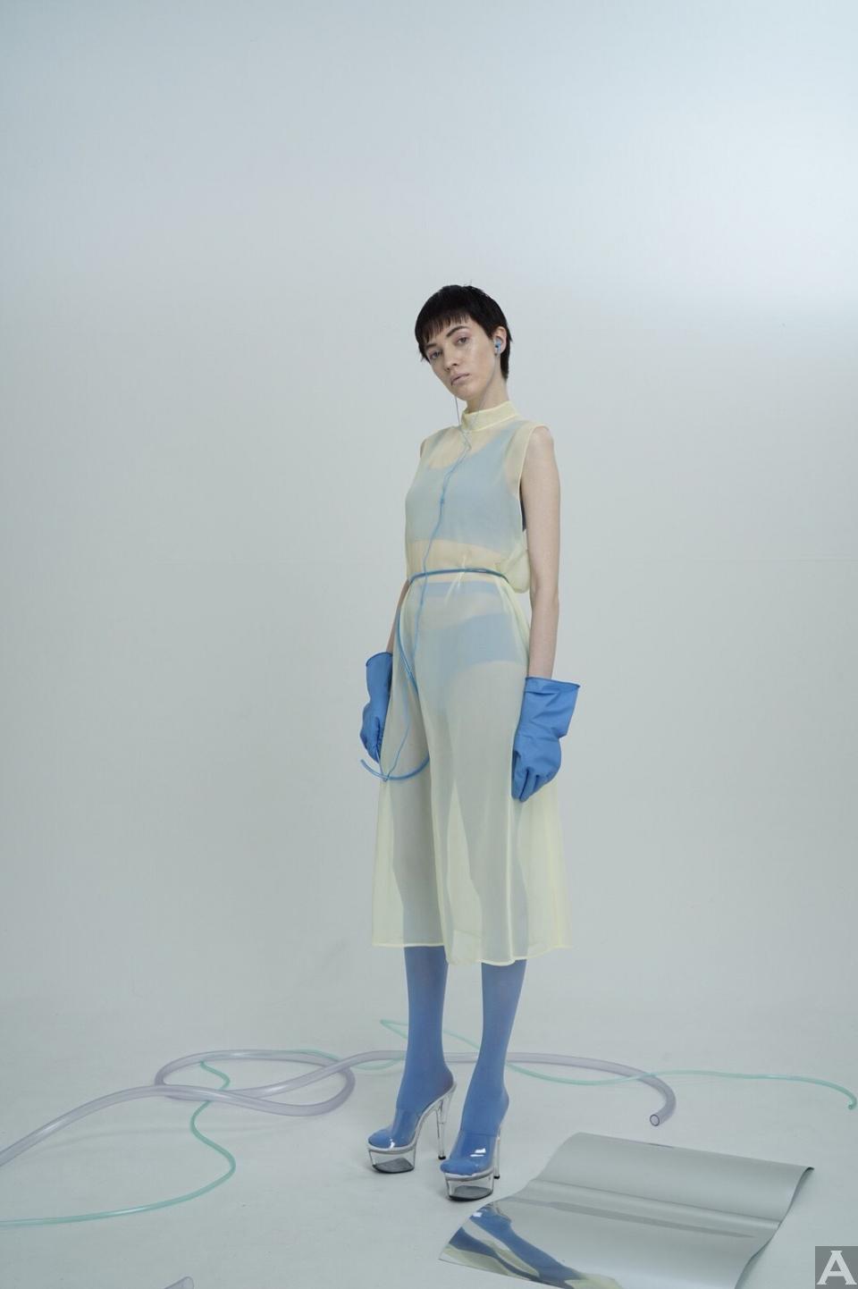 東京　外国人　モデル 事務所　アクアモデル　ファッション　白人 サーシャ