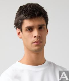 東京外国人モデル事務所アクアモデル所属の白人モデルのカイトア