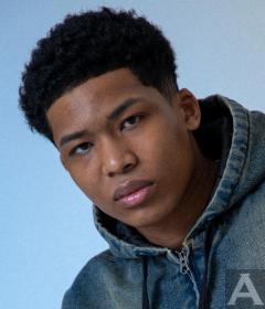 東京外国人モデル事務所アクアモデル所属のハーフモデルのアレックス