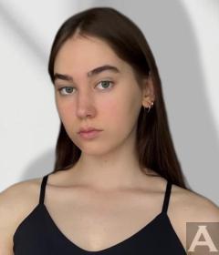 東京外国人モデル事務所アクアモデル所属の白人モデルのミオ