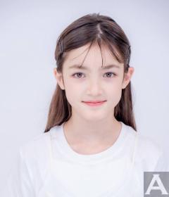 東京外国人モデル事務所アクアモデル所属のキッズモデルのエマ