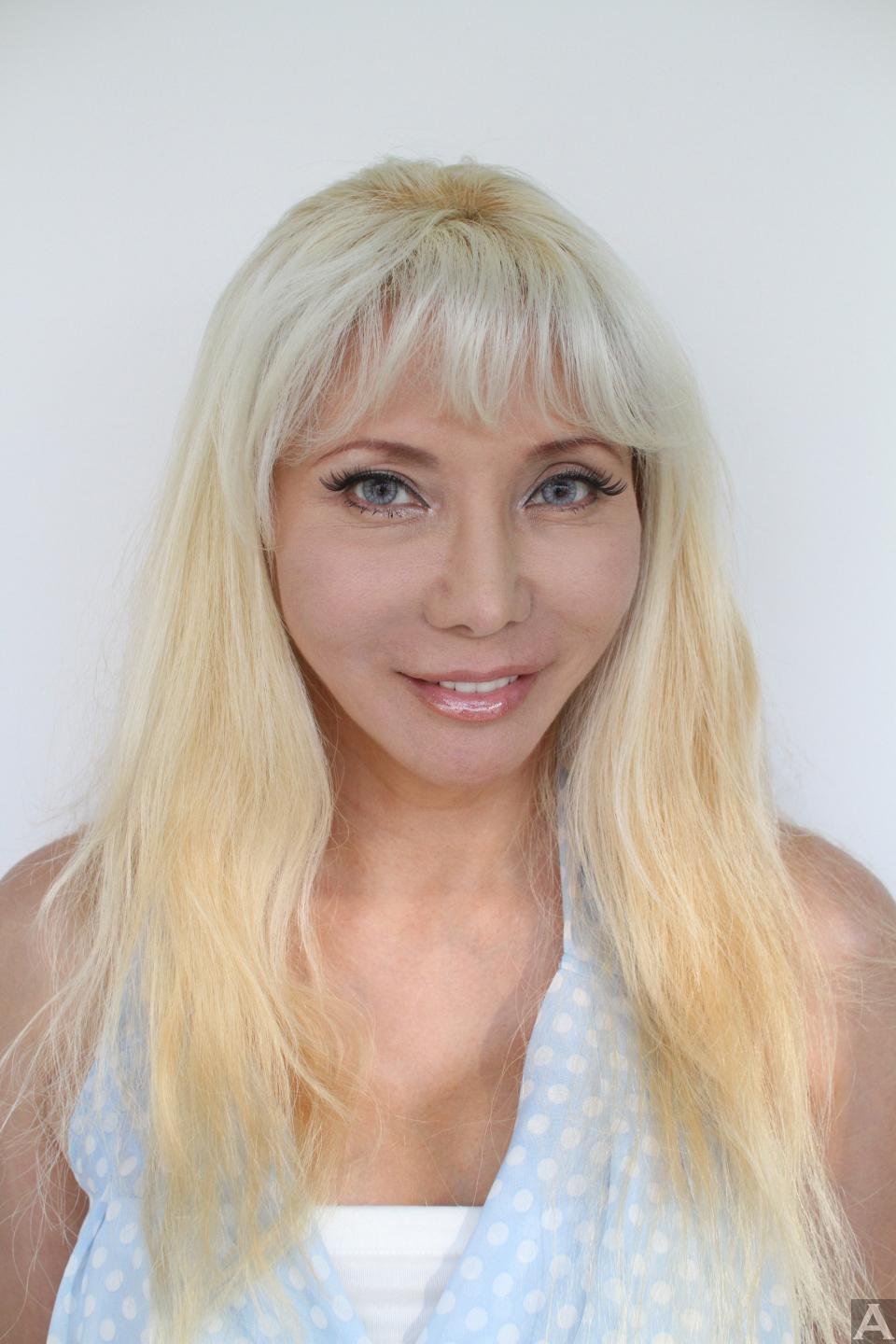 アイリーン　東京　外国人モデル　外国人モデル事務所　アクアモデル