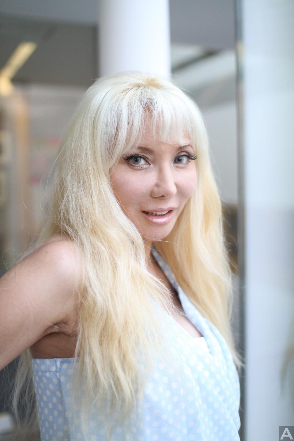 アイリーン　東京　外国人モデル　外国人モデル事務所　アクアモデル