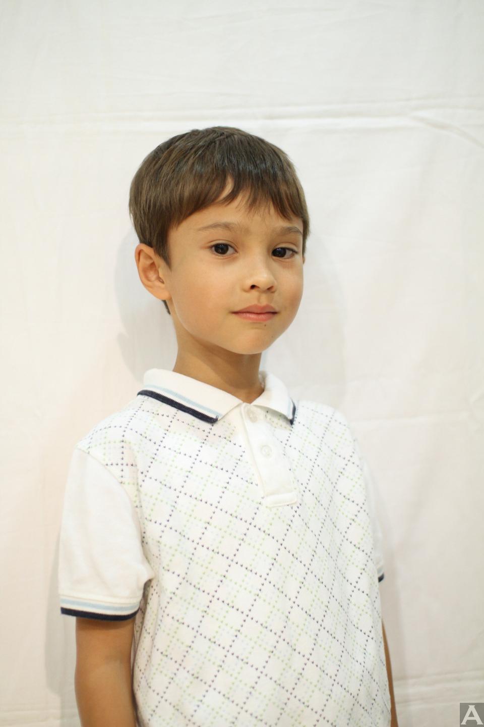 アーロン 東京　外国人モデル　外国人モデル事務所　アクアモデル