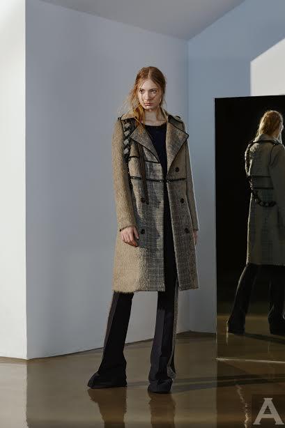 東京　外国人モデル事務所　外国人モデル　アクアモデル　ファッション   エレナ