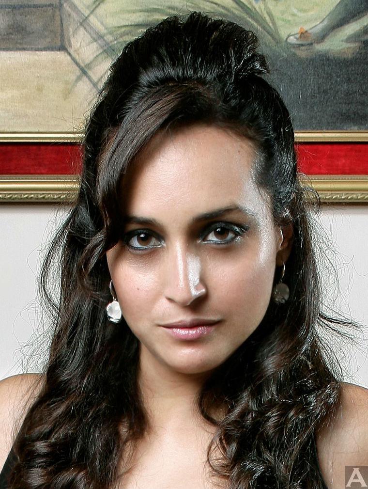 東京　外国人　モデル事務所　アクアモデル　ファッション　イセリータ