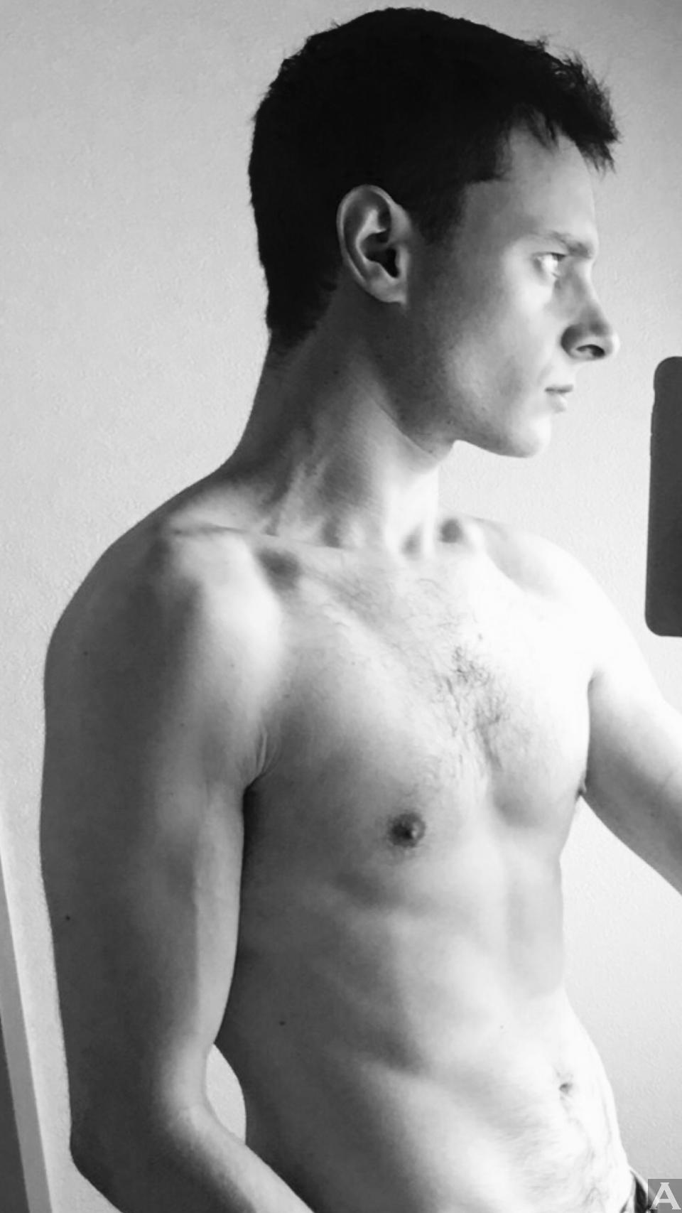 東京　外国人　モデル事務所　アクアモデル　白人　ダミアン