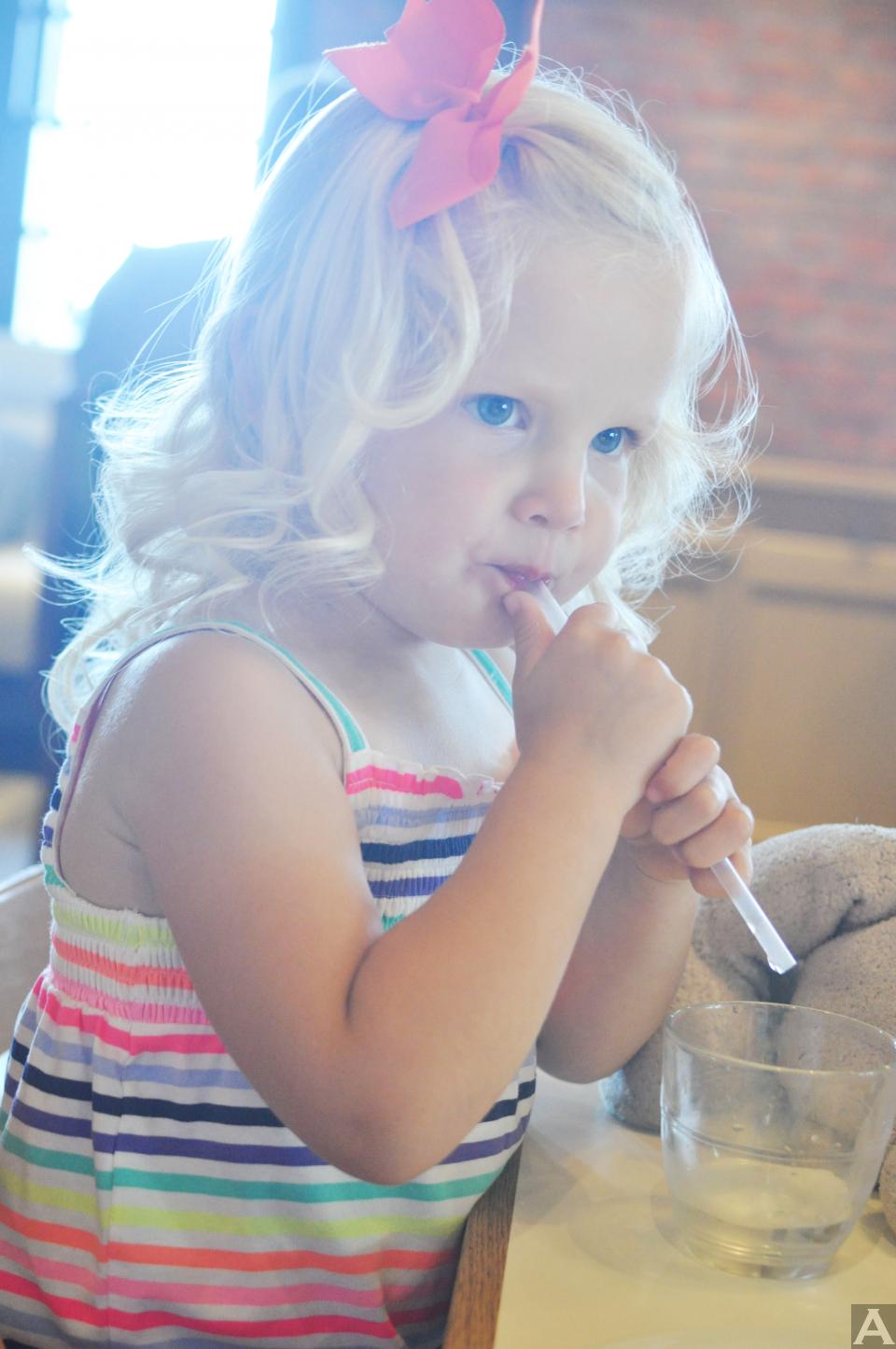 東京　外国人　モデル事務所　アクアモデル　キッズモデル　エルシー