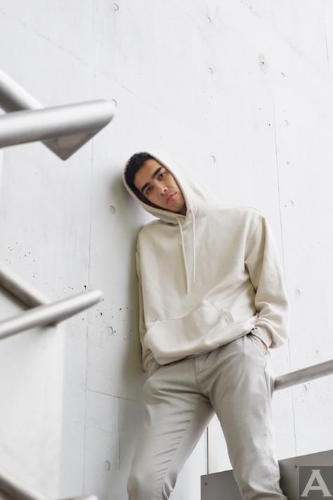 東京　外国人　モデル事務所　アクアモデル　白人 ヌア