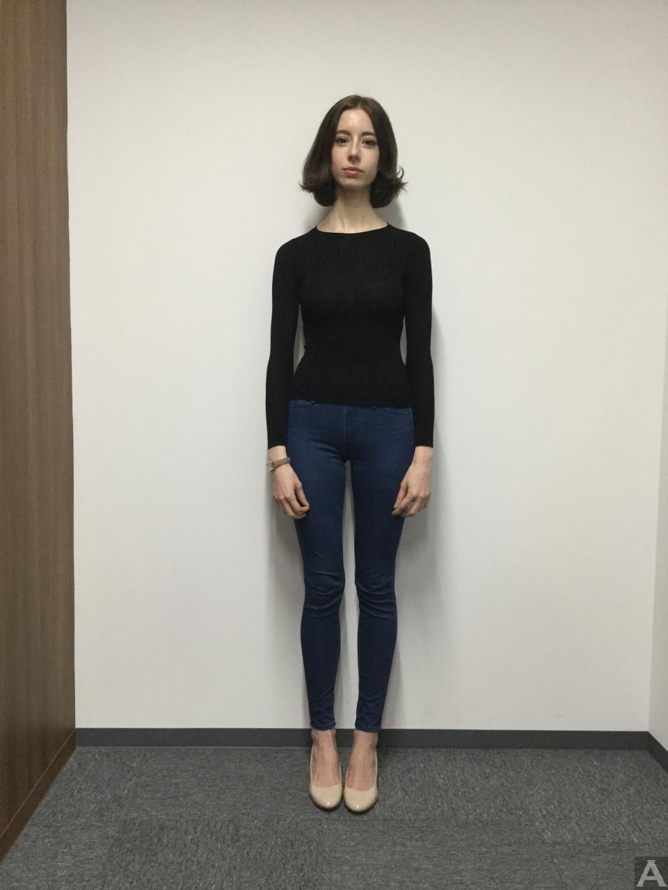 東京　外国人  タレント　モデル事務所　タレント事務所　アクアモデル　ファッション　白人 メーガン