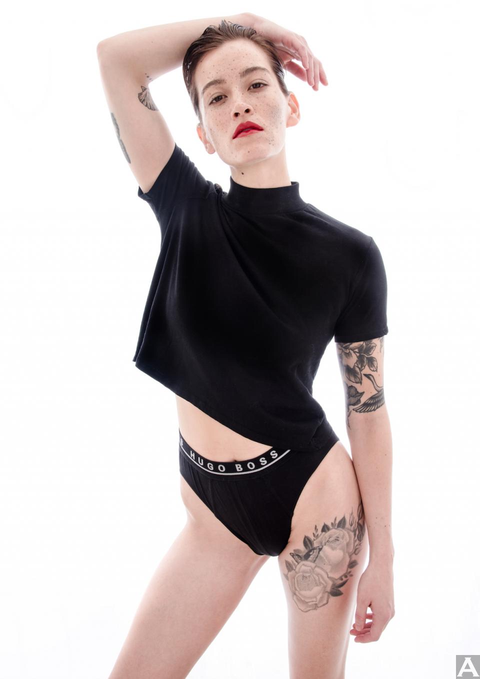 東京　外国人　モデル 事務所　アクアモデル　ファッション　ハーフ　エミ