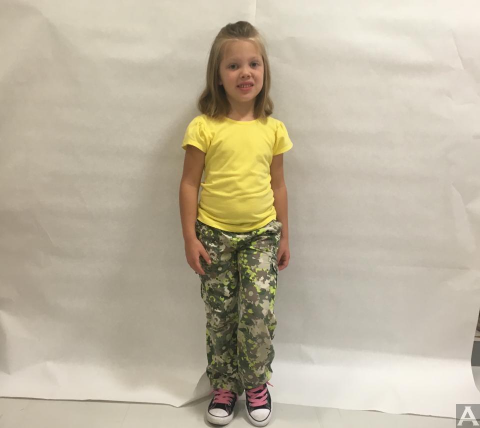 東京　外国人　モデル事務所　アクアモデル　白人　キッズ　エスター