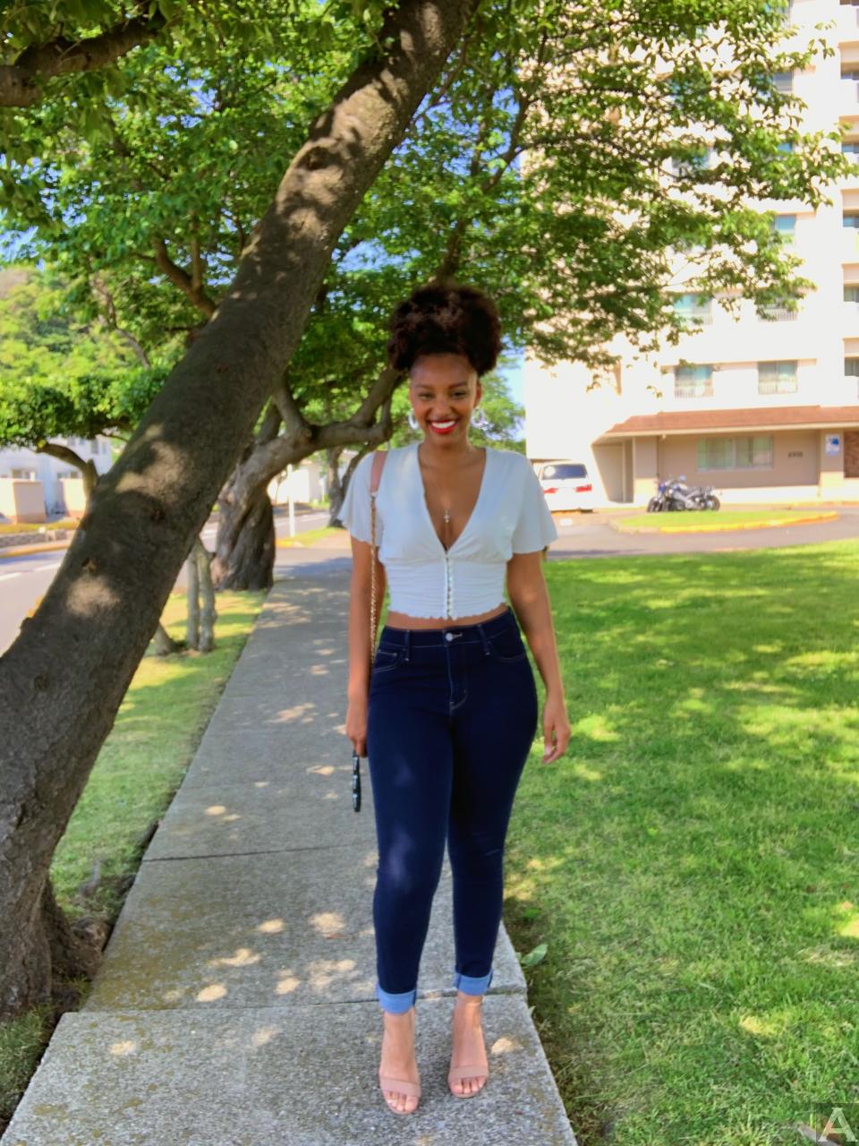 東京外国人モデル事務所アクアモデルの黒人モデルジャスミン