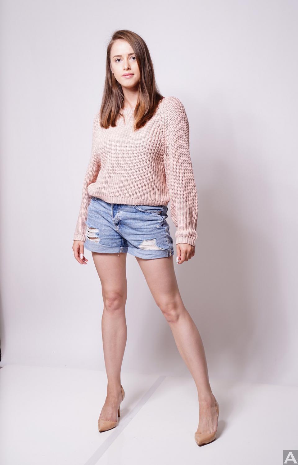 東京　外国人　モデル 事務所　アクアモデル　ファッション　白人 アナスタシア