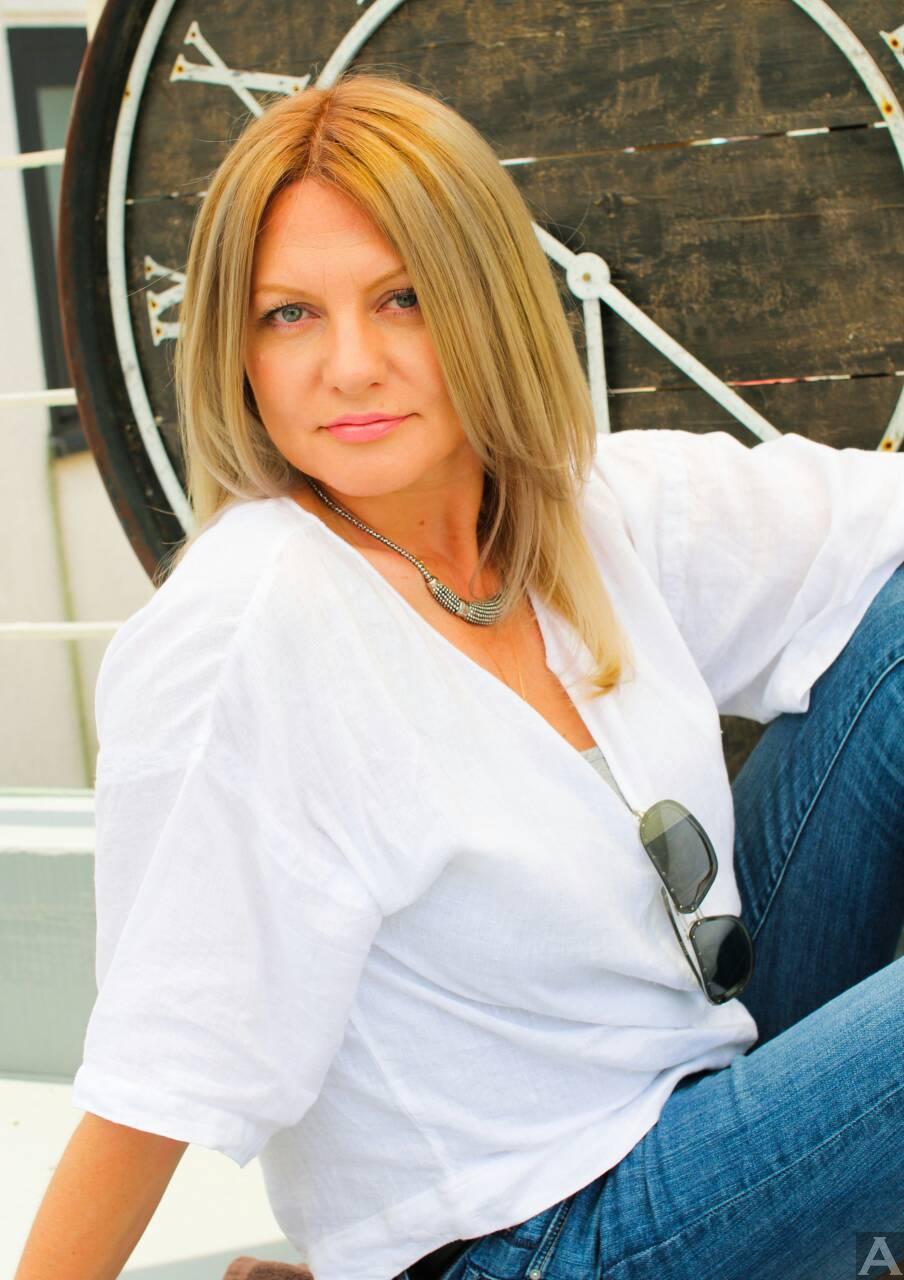 東京　外国人モデル　外国人モデル事務所 アクアモデル  白人　ドラマ　オルガ