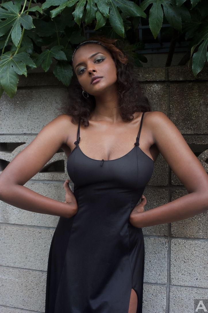 東京外国人モデル事務所アクアモデルの黒人モデルジャスミナ