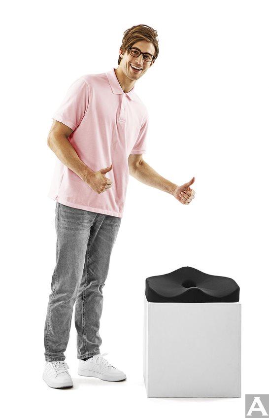 東京外国人モデル事務所アクアモデルの白人モデルニキータ