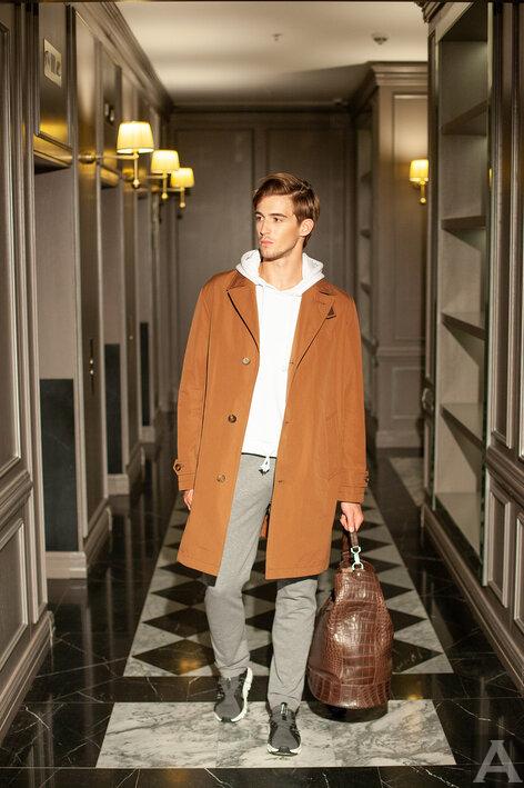 東京外国人モデル事務所アクアモデルの白人モデルニキータ