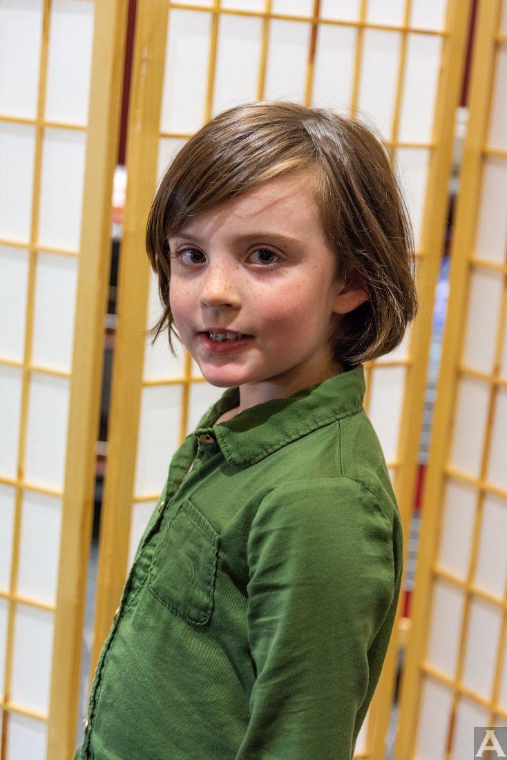 東京外国人モデル事務所アクアモデルの白人モデルリリー