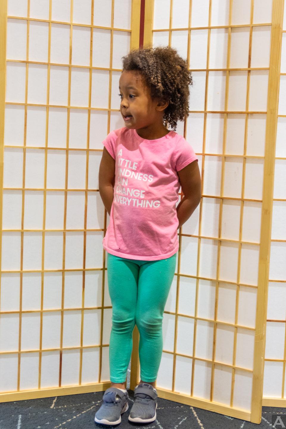 東京外国人モデル事務所アクアモデルの黒人キッズモデルノラ