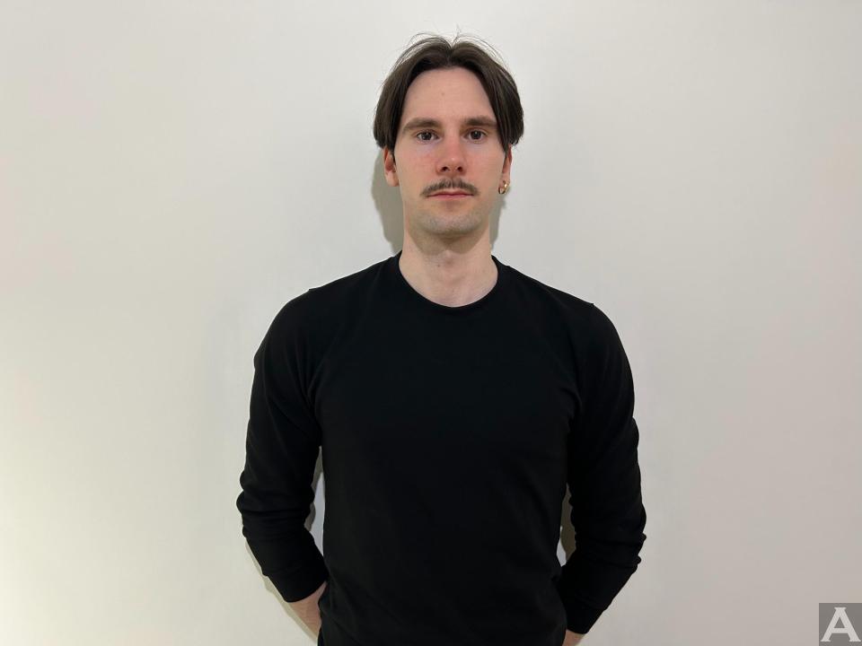 東京外国人モデル事務所アクアモデル所属の白人モデルのイーサン