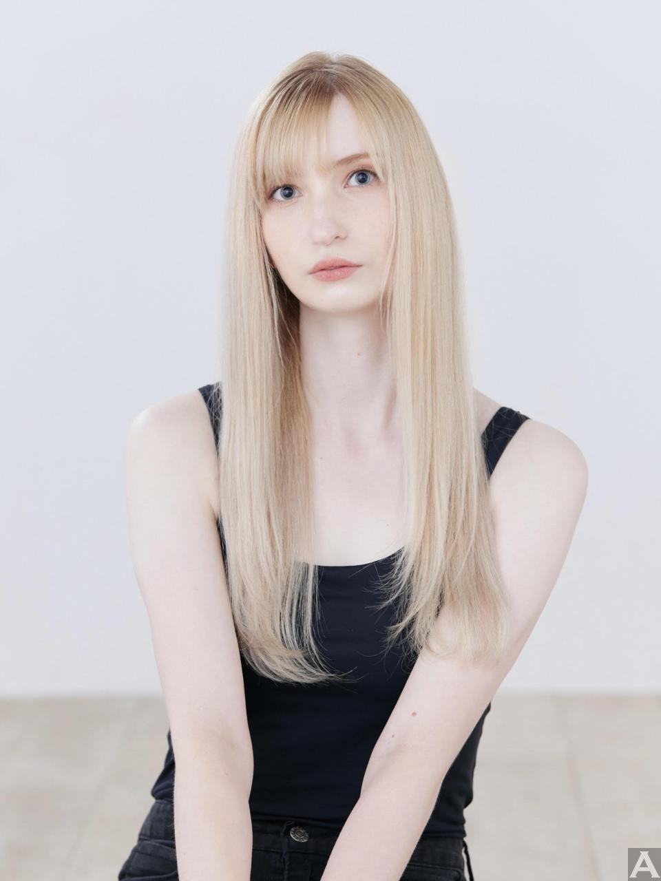 東京外国人モデル事務所アクアモデル所属の白人モデルのキャシー
