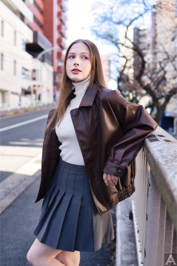 東京外国人モデル事務所アクアモデル所属の白人モデルのポミー