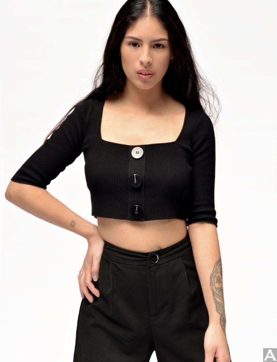 東京外国人モデル事務所アクアモデル所蔵のヒスパニックモデルのサオリ