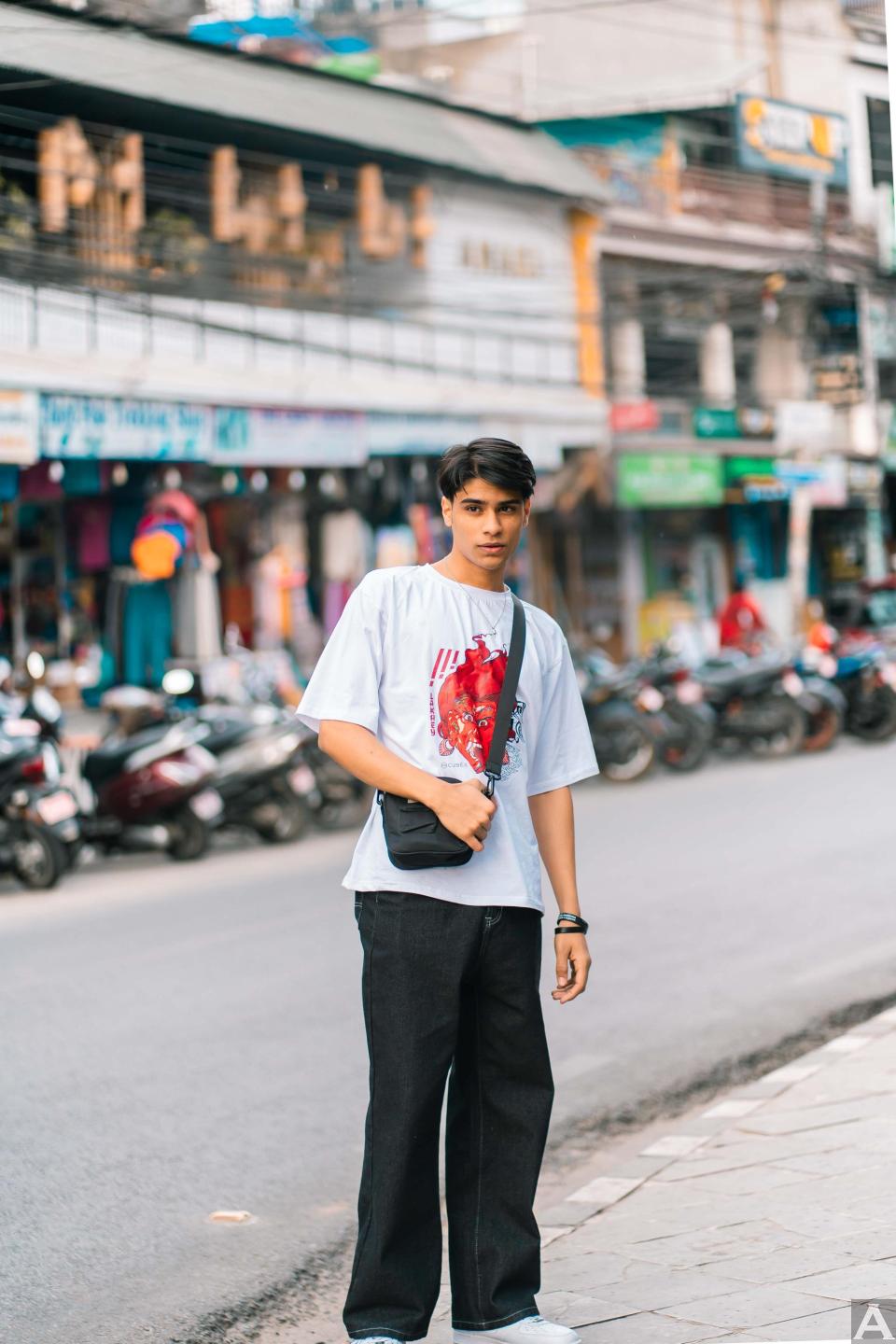 東京外国人モデル事務所アクアモデル所属のアジア人モデルのニーサン