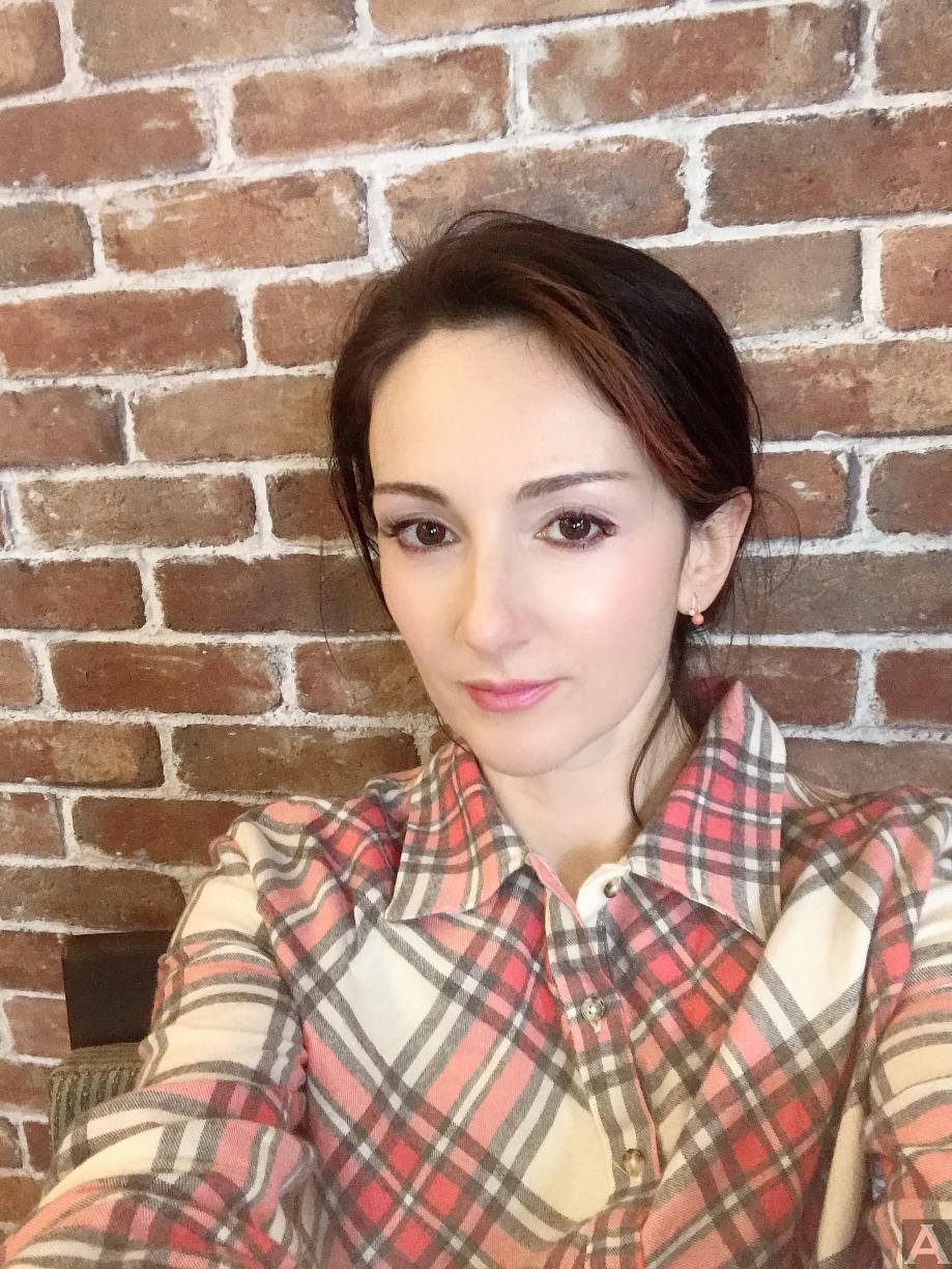 東京外国人モデル事務所アクアモデル所属の白人モデルのネリー