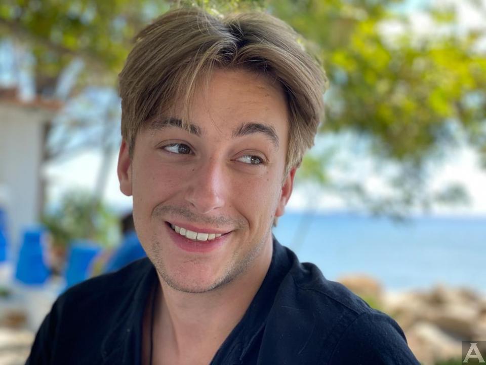 東京外国人モデル事務所アクアモデル所属の白人モデルのシモン