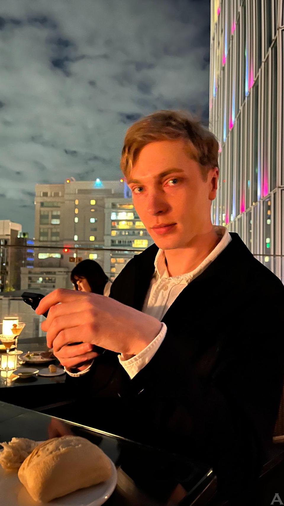 東京外国人モデル事務所アクアモデル所属の白人モデルのアンドレイ