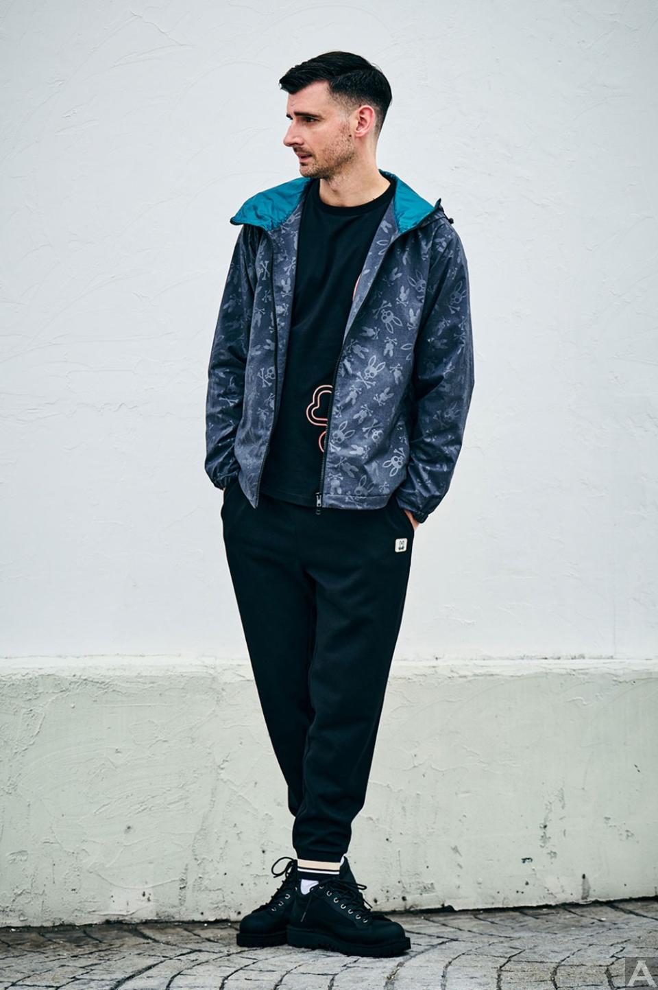 東京外国人モデル事務所アクアモデル所属の白人モデルのエリオット