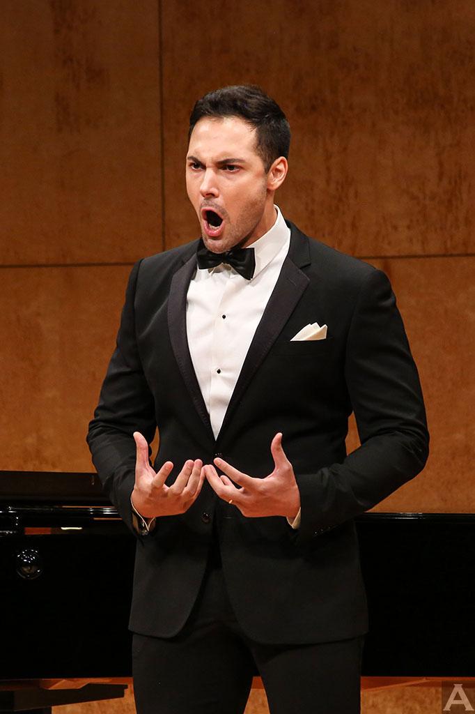 東京　外国人　モデル事務所　アクアモデル　ファッション　白人　パオロ