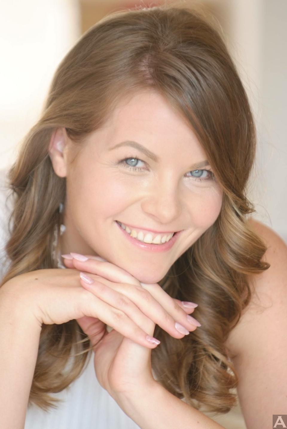 東京　外国人　モデル事務所　アクアモデル　白人　タレント　アレーナ