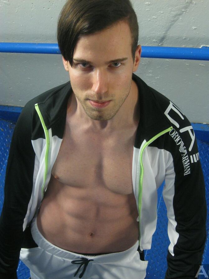 東京　外国人　モデル事務所　アクアモデル　白人　ファッション　エリック