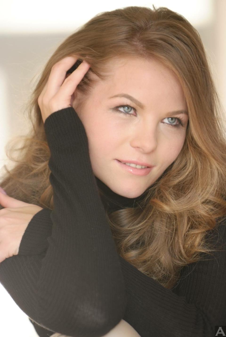 東京　外国人　モデル事務所　アクアモデル　白人　タレント　アレーナ