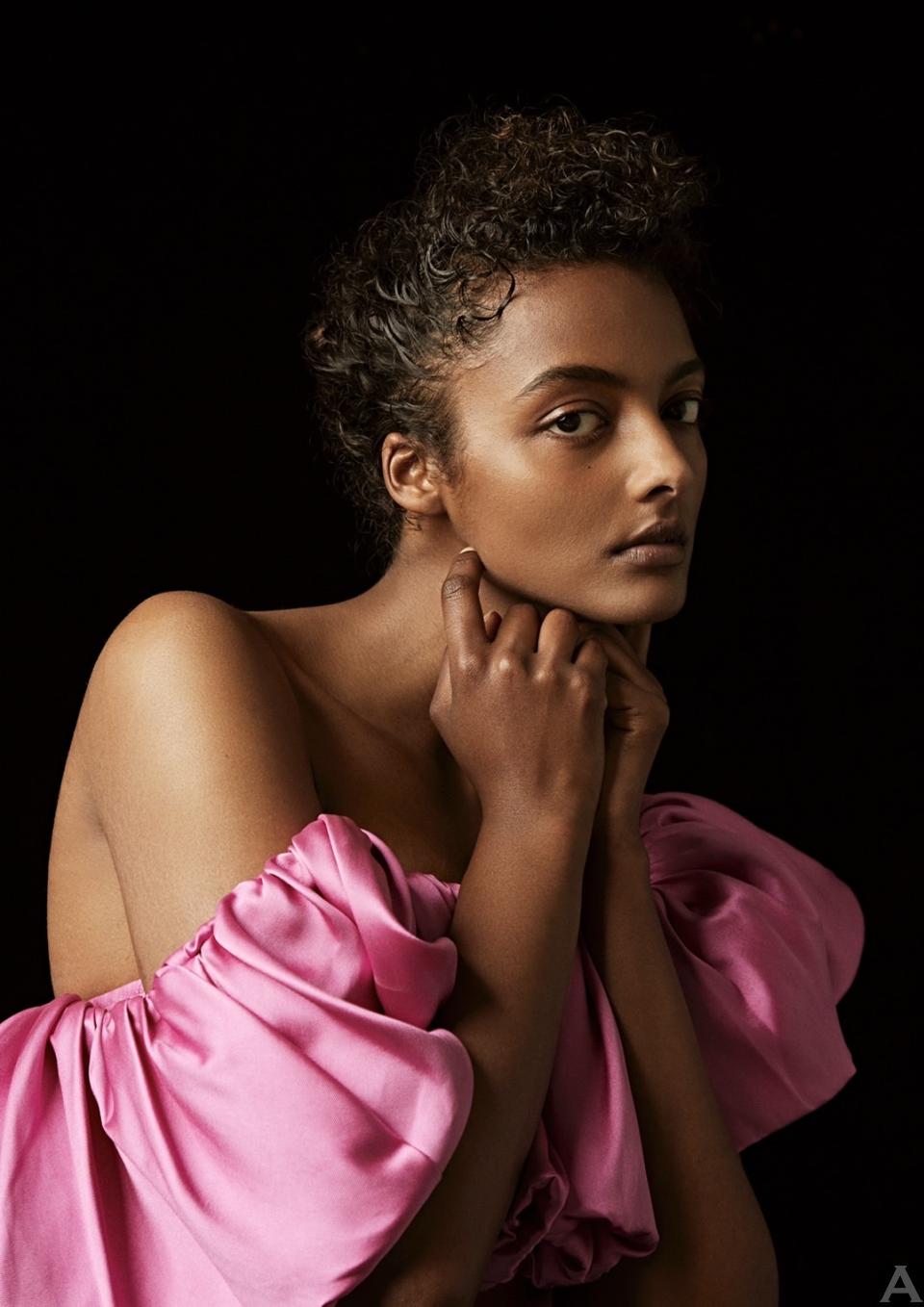 東京外国人モデル事務所アクアモデルの黒人モデルジャスミナ