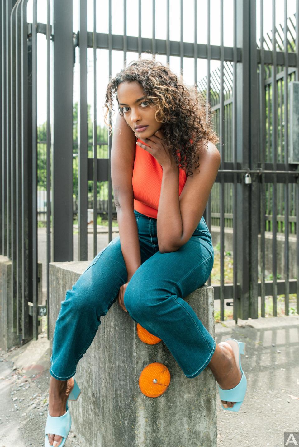 東京外国人モデル事務所アクアモデルの黒人モデルジャスミナ