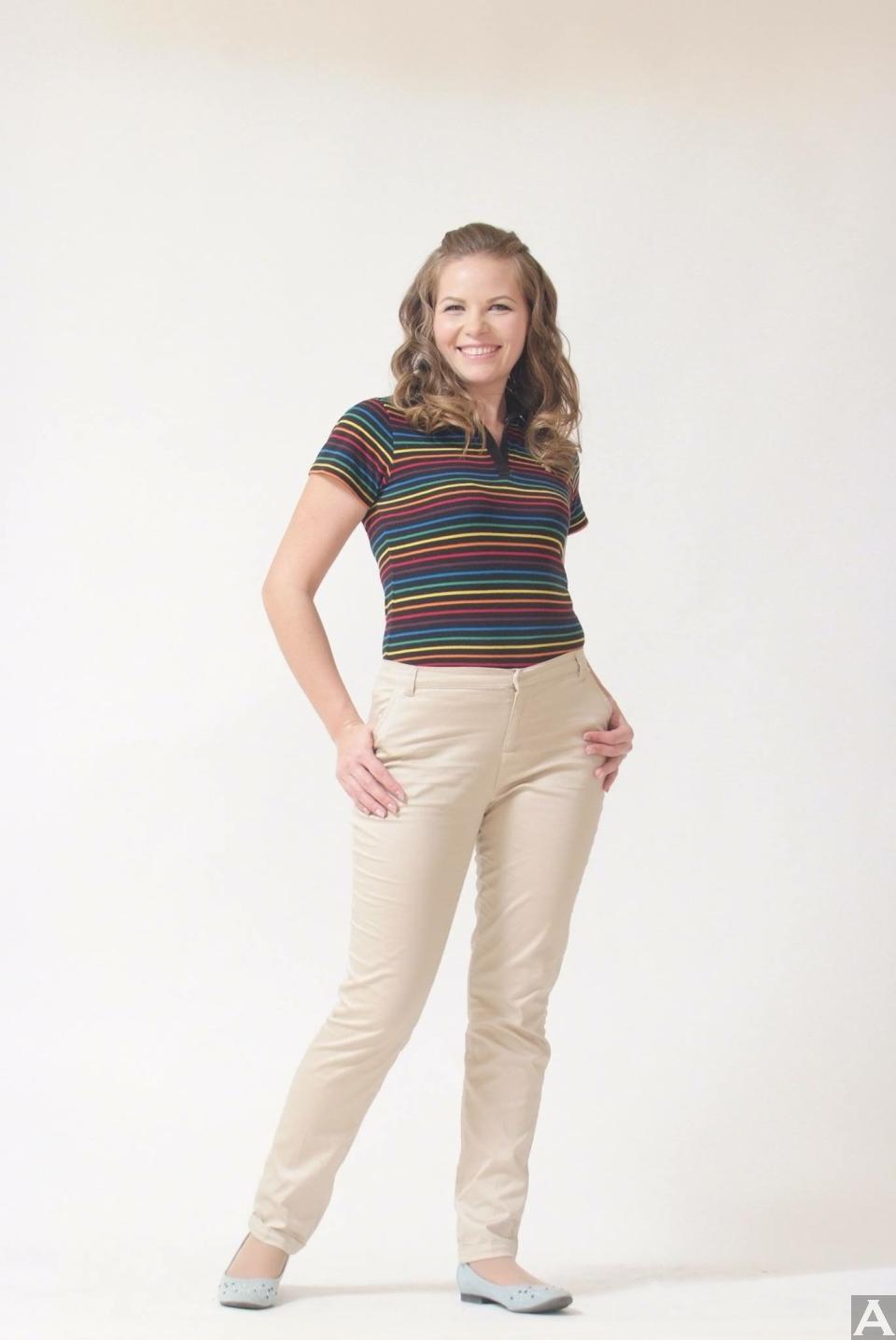 東京　外国人　モデル事務所　アクアモデル　白人　タレント　アレーナ