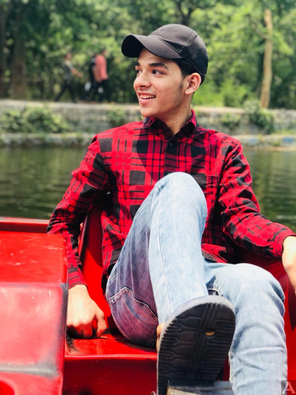 東京　外国人　モデル 事務所　アクアモデル　ファッション　インド人　マヘンドラ