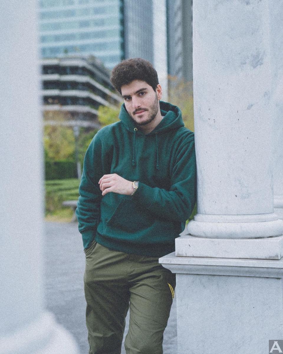 東京外国人モデル事務所アクアモデルの白人モデルハイダー