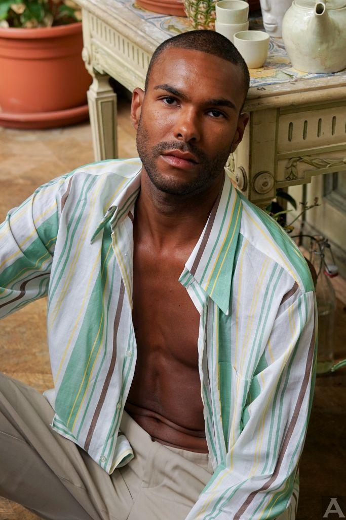 東京外国人モデル事務所アクアモデル所属ハーフエリオブ