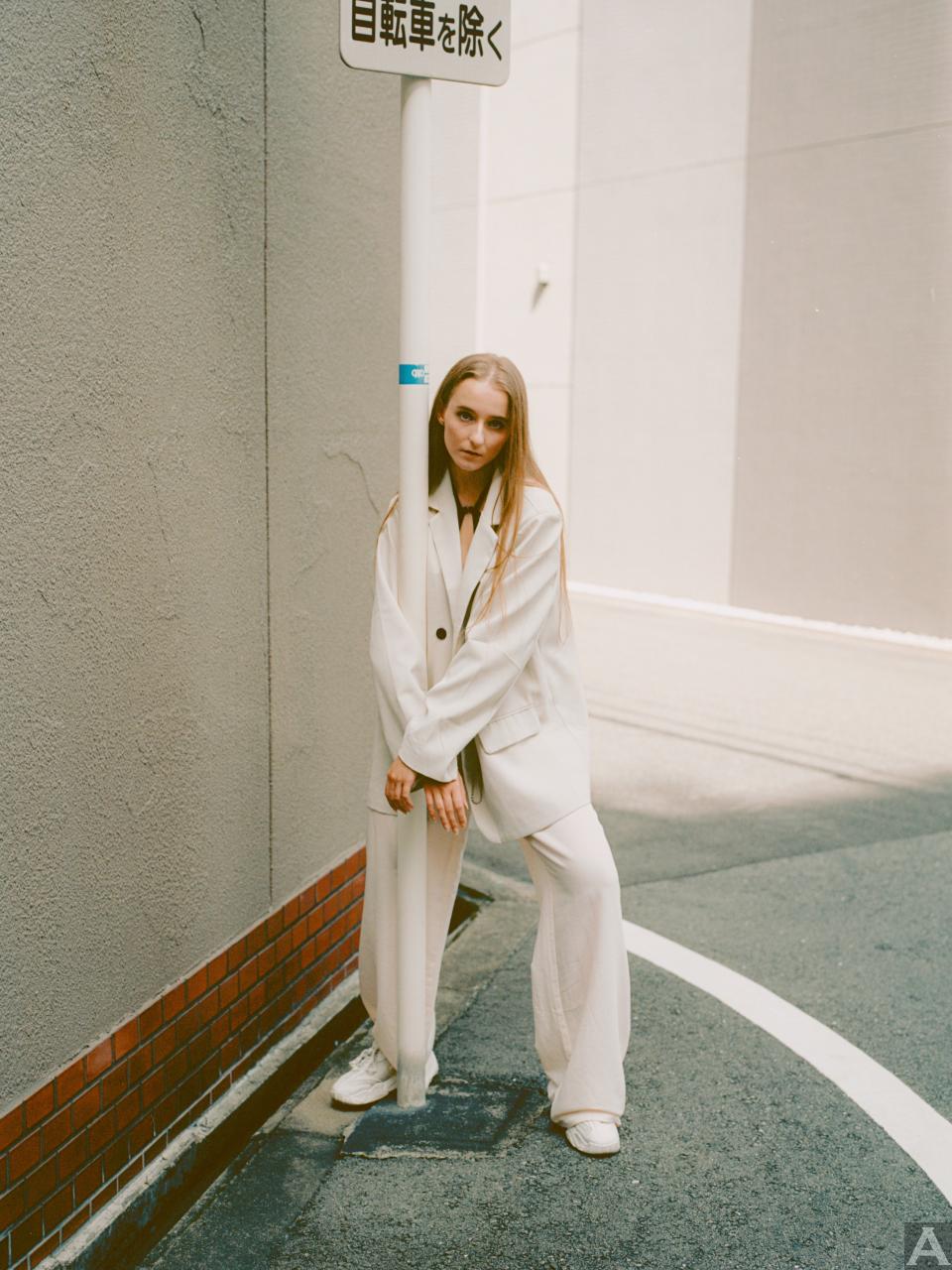 東京外国人モデル事務所アクアモデルの白人女性モデルサーシャ