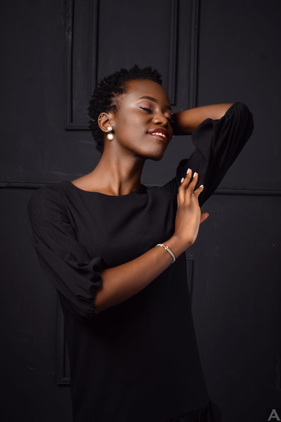 東京外国人モデル事務所アクアモデルの黒人モデルグロー 