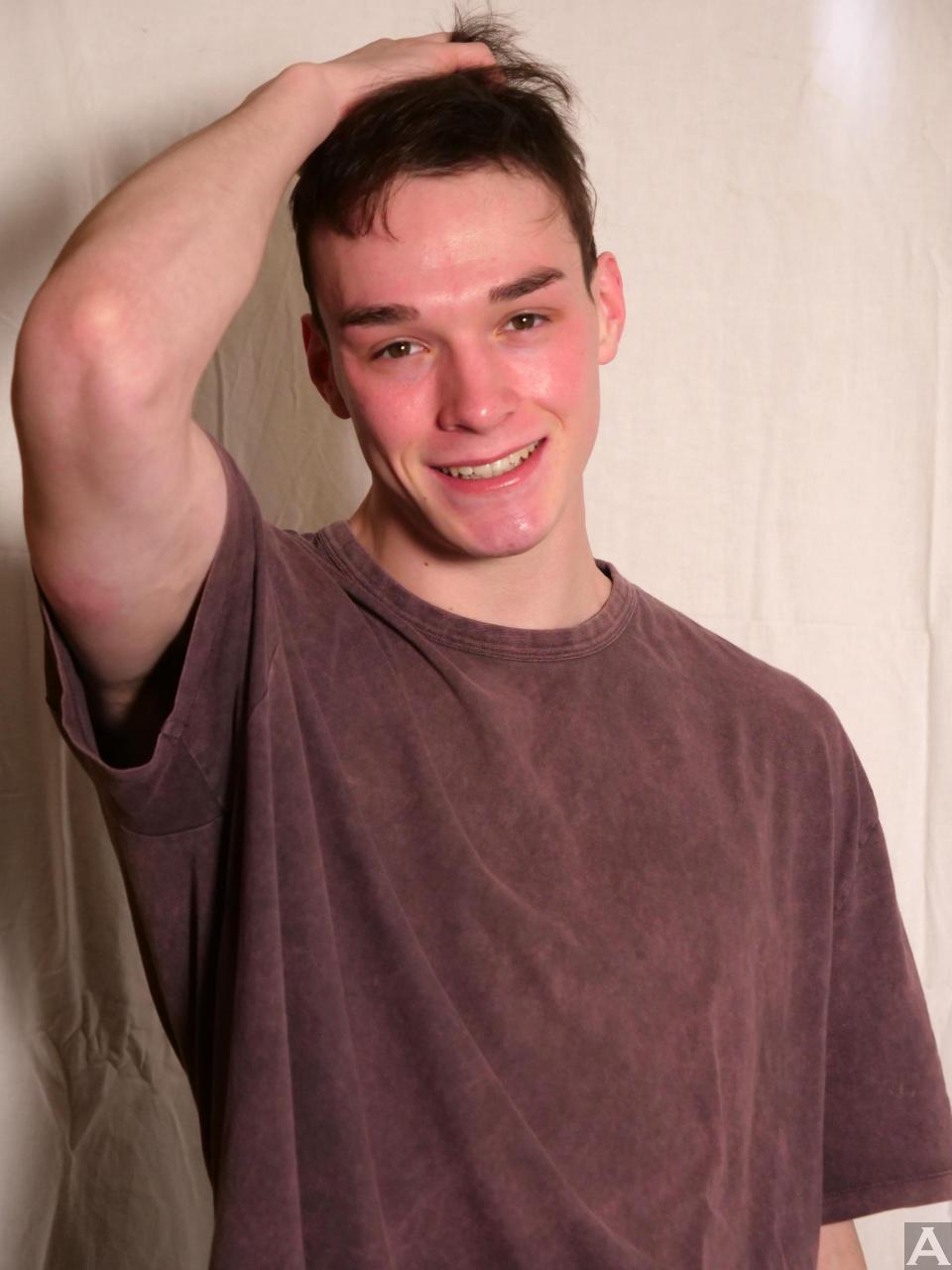 東京外国人モデル事務所アクアモデル所属の白人モデルのトム