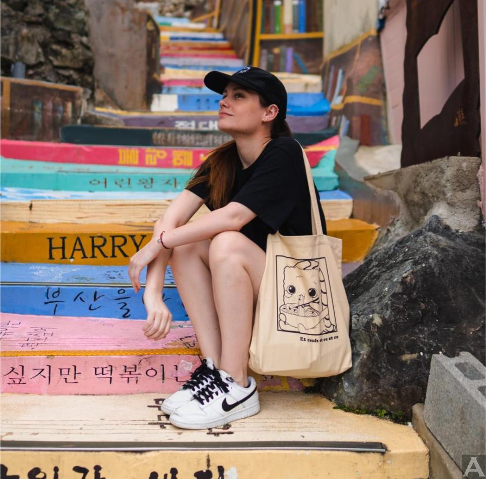 東京外国人モデル事務所アクアモデル所属の白人モデルのファニー