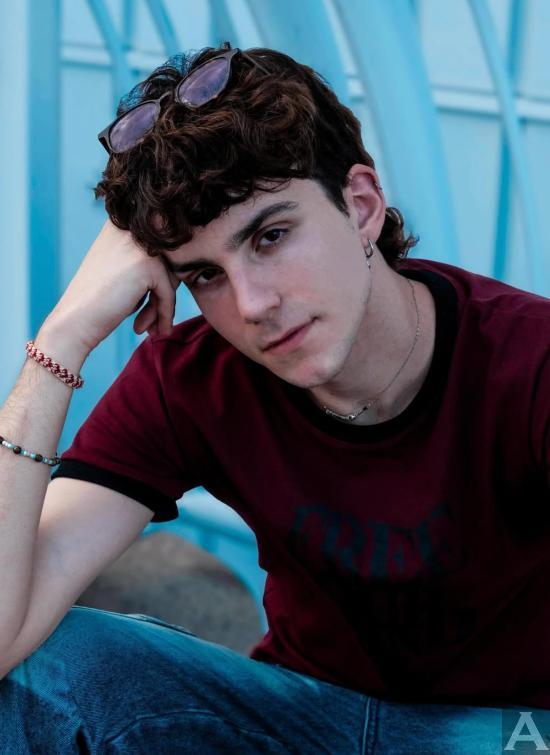 東京外国人モデル事務所アクアモデル所属の白人モデルのトゥヴィ