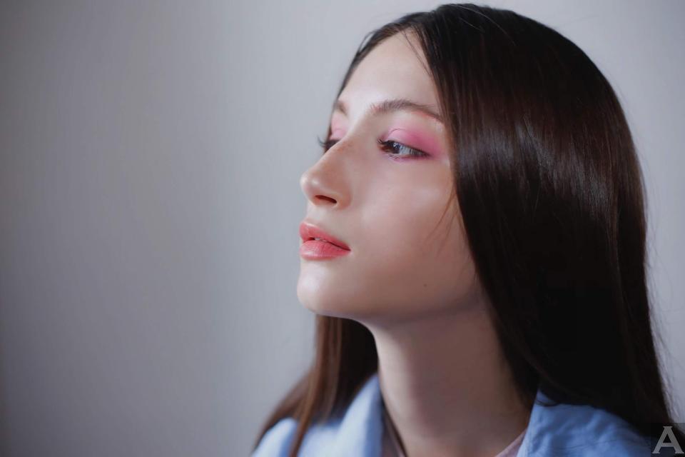 東京外国人モデル事務所アクアモデルの白人モデルエリアル