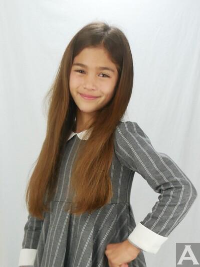 東京外国人モデル事務所アクアモデルの白人キッズモデルユキコ